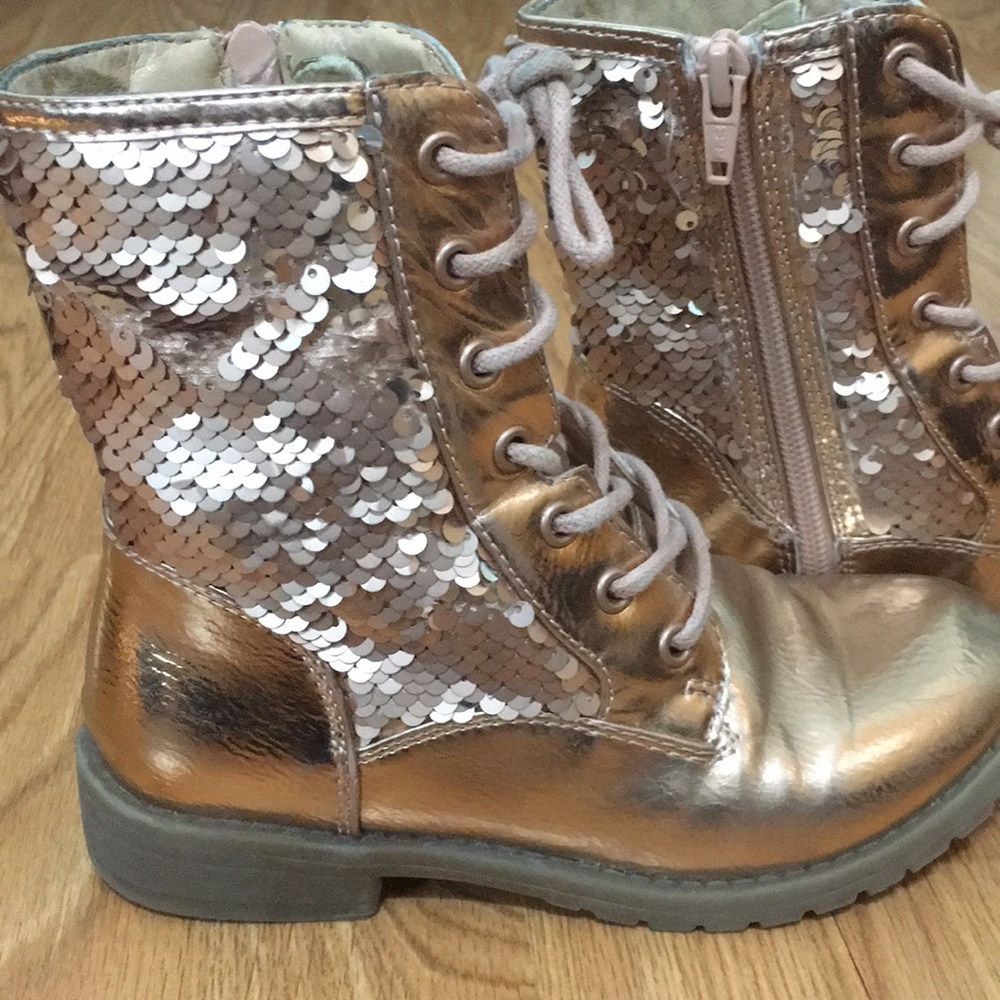 Girls boots